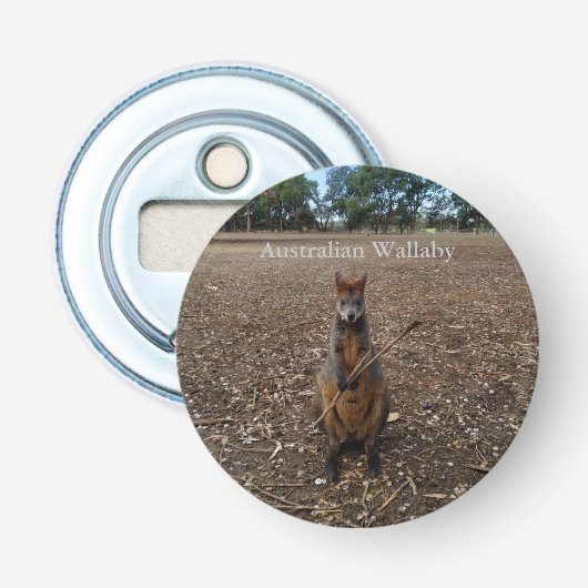 "Nature's Fast: A Wallaby's Snack Break" Flaschenöffner (Vorderseite)