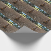 "Nature's Fast: A Wallaby's Snack Break" Geschenkpapier (Ecke)