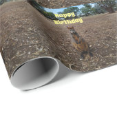 "Nature's Fast: A Wallaby's Snack Break" Geschenkpapier (Rolleneckpunkt)