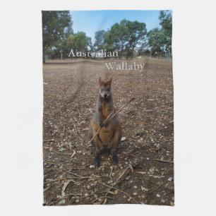 "Nature's Fast: A Wallaby's Snack Break" Geschirrtuch
