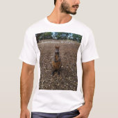 "Nature's Fast: A Wallaby's Snack Break" T-Shirt (Vorderseite)