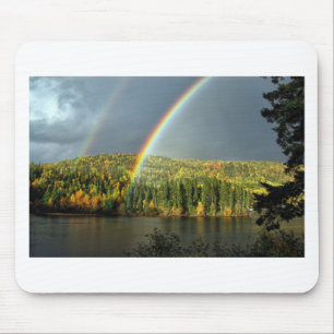 Naturhimmel-Wasserbäume des irischen Glücks des Mousepad