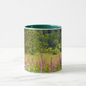 Naturlandschaft, grün, violett, Wiese, Wildblumen Tasse (Zentrum)