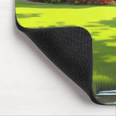 Naturlandschaft mit See und Hütte Mousepad (Ecke)