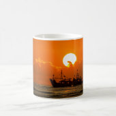 Naturlandschaft Sonnenuntergang mit Boot Kaffeetasse (Mittel)