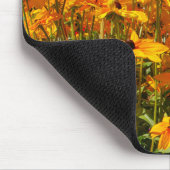 Naturlandschaft, Wildblumen, goldgelbe Blumen, Mousepad (Ecke)