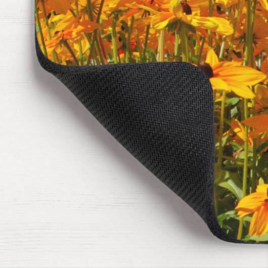 Naturlandschaft, Wildblumen, goldgelbe Blumen, Mousepad (Ecke)