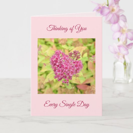 Natürliche Blume Herz - durchbohrt von Pfeil. Karte (Orchidee)