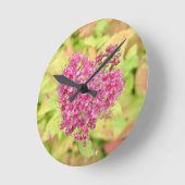 Natürliche Blume Herz - durchbohrt von Pfeil. Runde Wanduhr (Winkel)