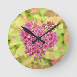 Natürliche Blume Herz - durchbohrt von Pfeil. Runde Wanduhr