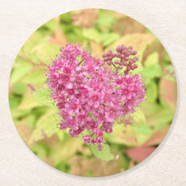 Natürliche Blume Herz - durchbohrt von Pfeil. Runder Pappuntersetzer