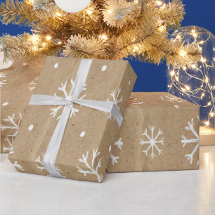 Natürlicher Kraft-Stil mit weißem Schneeflockenmus Geschenkpapier