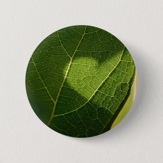 Natürliches Herz auf grünem Blatt Button (Vorderseite)