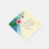 Natürliches Schönheitsangebot mit rosa und violett Serviette (Ecke)