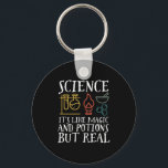 Naturwissenschaften wie Magie und Potion Geek Nerd Schlüsselanhänger<br><div class="desc">Wissenschaft. Es ist wie Magie und Tränke, aber real. Inspiration für alle, die an wissenschaftliche Beweise, Labrador-Experimente und Forschung glauben. Coole motivierend Ware für Lehrer, Wissenschaftler und Schüler. Ideal für Wissenschaftsfreaks, Nerd, Gymnasiallehrer und Schüler, die Liebe Biologie, Physik und Chemie. Große Weihnachtsgeschenke und Geburtstagsgeschenk für Sohn, Tochter, Uni, Bruder oder...</div>