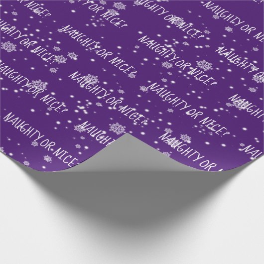 NAUGHTER ODER SCHÖNER Text in Schneeflocken Geschenkpapier (Ecke)