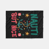 Naughty But Nice Funny Nautical Christmas Pun Joke Fleecedecke (Vorderseite (Horizontal))