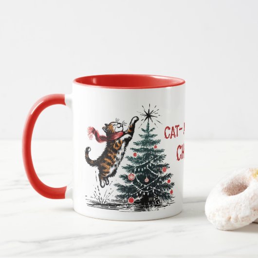 Naughty Cat Jumps Weihnachtsbaum Personalisiertes Tasse (Mit Donut)
