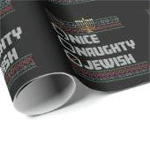 Naughty Nice Jewish Santa Ugly Christmas Hanukkah Geschenkpapier (Rolleneckpunkt)