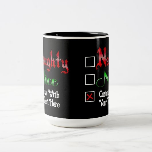 Naughty oder Nice Custom Text Edition Zweifarbige Tasse (Mittel)