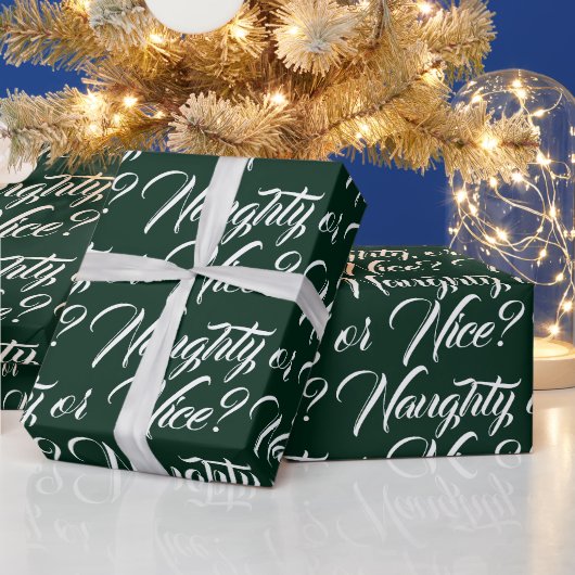 Naughty oder Nice dunkelgrün elegante Drehbuch lus Geschenkpapier (Feiertage)
