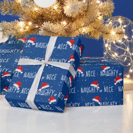 NAUGHTY- oder NICE-Text mit Weihnachtsmannmützen Geschenkpapier (Feiertage)