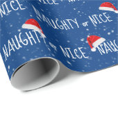 NAUGHTY- oder NICE-Text mit Weihnachtsmannmützen Geschenkpapier (Rolleneckpunkt)