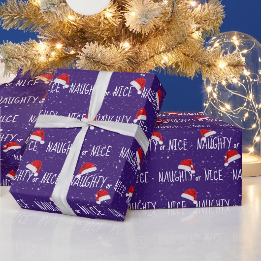 NAUGHTY- oder NICE-Text mit Weihnachtsmannmützen Geschenkpapier (Feiertage)