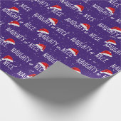 NAUGHTY- oder NICE-Text mit Weihnachtsmannmützen Geschenkpapier (Ecke)