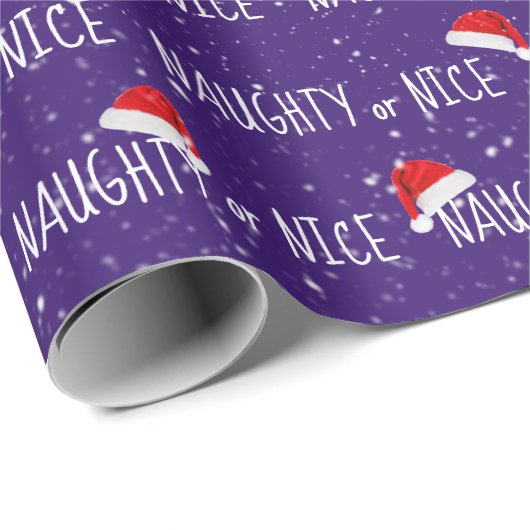 NAUGHTY- oder NICE-Text mit Weihnachtsmannmützen Geschenkpapier (Rolleneckpunkt)