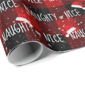 NAUGHTY of NICE Text with Weihnachtsmannmützen Geschenkpapier (Rolleneckpunkt)