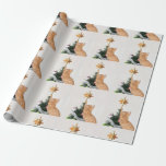 Naughty Orange Tabby Christmas Geschenkpapier<br><div class="desc">Orangefarbene Katze war ungezogen und kletterte auf den Weihnachtsbaum,  um den niedlichen und lustigen Katzenliebhabern den Stern zu erreichen</div>