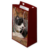 Naughty tuxedo kitty Weihnachten Kleine Geschenktüte (Vorderseite Schrägansicht)