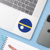 Nauru Flag Round Sticker (Laptop mit iPhone)