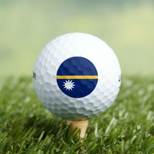 Nauru-Flagge Golfball (Insitu T-Shirt)