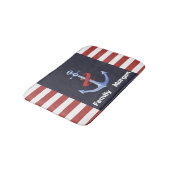 Nautic Anchor Navy Blue, Red Stripes Bath Badematte (Schrägansicht)