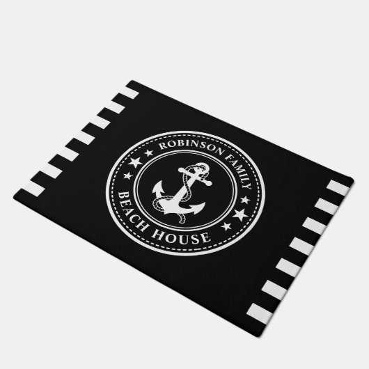 Nautic Anchor Stars Family Beach House Black Fußmatte (Schrägansicht)