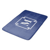 Nautic Blue und White Smart Monogram Badematte (Schrägansicht)