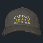 Nautic Captain Boat Name Gold Stars erschüttert Bestickte Baseballkappe<br><div class="desc">Segeln Sie stilvoll mit einem personalisierten bestickten Hut mit Ihrem Captain Rank oder einem anderen gewünschten Titel zusammen mit Ihrem Namen oder Boat Name in Silber und fünf goldenen Sternen. Verschiedene Kappe- und Gewindelfarben zur Auswahl. Ein tolles Geschenk für Väter Tag,  Geburtstag oder jede Gelegenheit.</div>