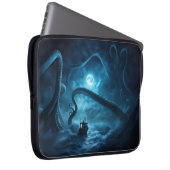 Nautic Kraken Riant Tintenfisch Fischerboot Laptopschutzhülle (Vorne Rechts)