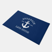Nautic Lake House Familienname Anchor Navy Blue Fußmatte (Schrägansicht)