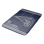 Nautic Lake House Family Name Navy Blue Badematte (Schrägansicht)