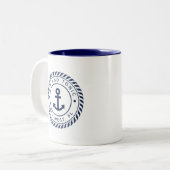 Nautic Navy Blue Anchor Custom Boat Name Zweifarbige Tasse (Vorderseite Links)