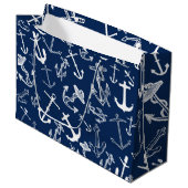Nautic Navy Blue Anchor Muster Große Geschenktüte (Vorderseite Schrägansicht)