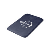 Nautic Navy Blue Anchor Personalisierter Familienn Badematte (Schrägansicht)