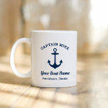 Nautic Navy Blue Custom Captain Boat Name Kaffeetasse<br><div class="desc">Die Nautic Custom Coffee Tasse verfügt über einen Bootanker im Küstenstyle-Stil mit stilvollem Typografie-Design. Personalisieren Sie den Text mit dem Namen des Kapitäns,  dem Namen des Bootes und der Position. Ein einzigartiges Geschenk für Bootsbesitzer. Klassische marineblau-blaue und weiße Farbe.</div>
