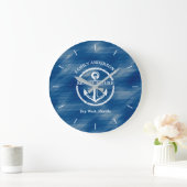 Nautic Navy Blue Family Name Anchor Beach House Große Wanduhr (Zuhause)