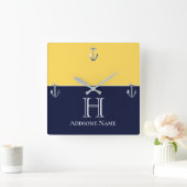 Nautic Navy Blue Mustard Yellow Anchor Monogram Quadratische Wanduhr (Zuhause)