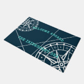 Nautic Navy Blue Willkommen auf der Compass Rose Fußmatte (Schrägansicht)