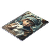 Nautic Theme Boy hält seinen sonnigen Brauch Notizblock (Linke Seite)